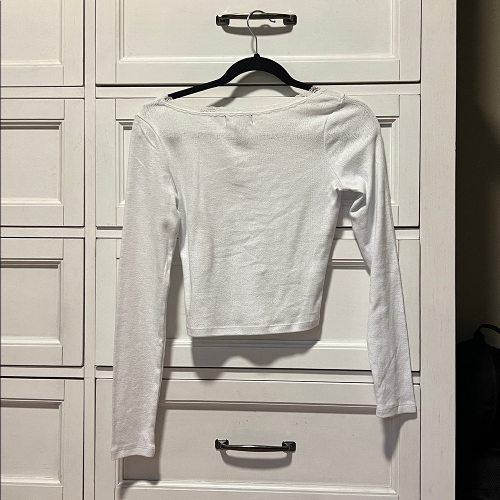 Hollister Classic White Long Sleeve Tee - Picture 3 of 3